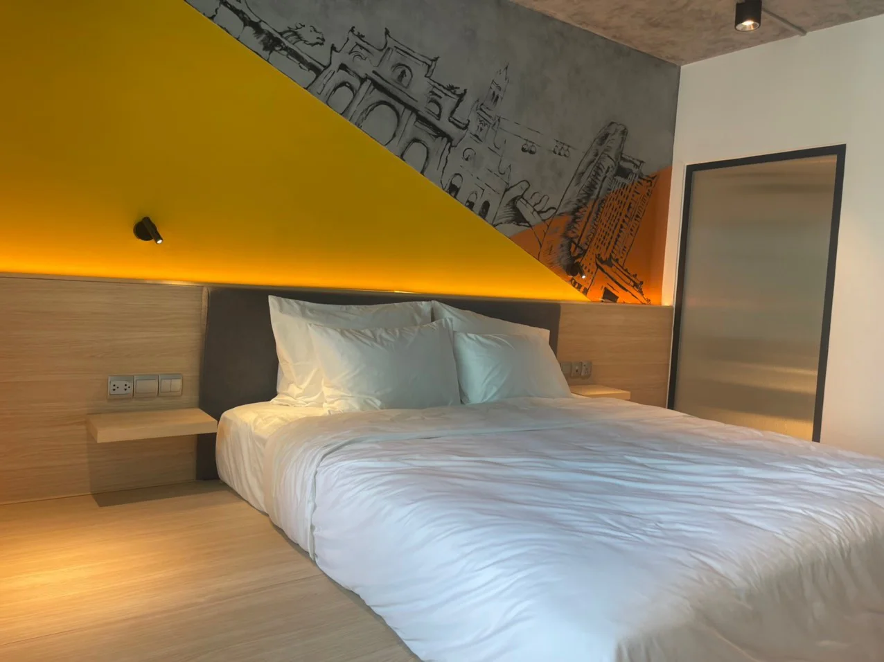 Beachfront one bedroom condo for sale in Felicia Danang Located in Felicia Danang Beachfront Holiday Condos, the newest Co-living