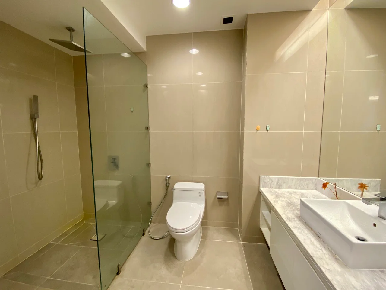 1 BEDROOM APARTMENT FOR SALE IN AZURA BUILDING DA NANG