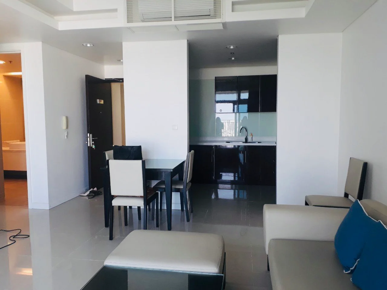 1 BEDROOM HIGH FLOOR APARTMENT FOR SALE IN AZURA DA NANG