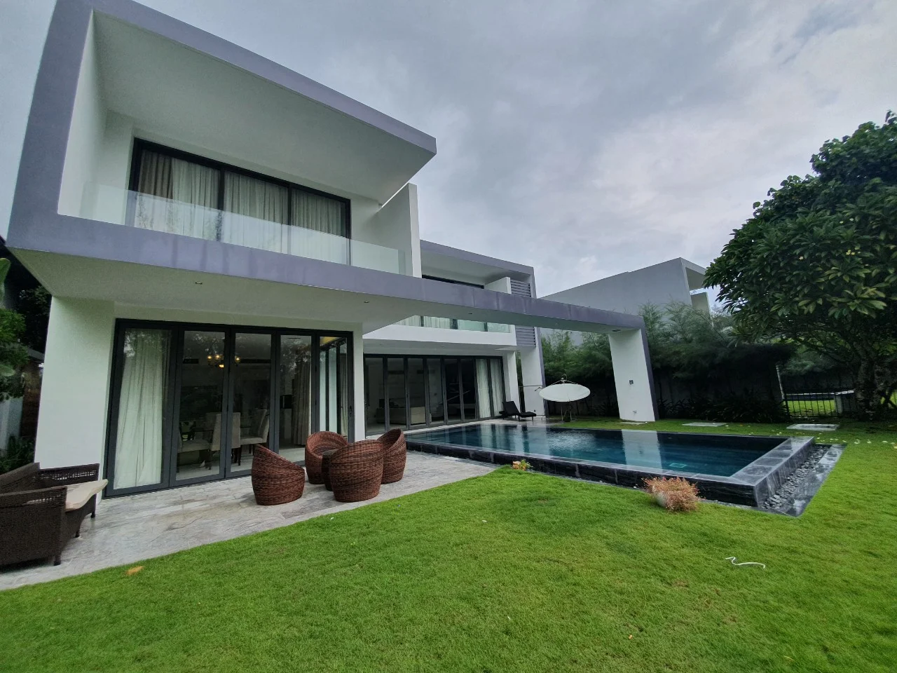 3 BEDROOM DUNE RESIDENCES DANANG GOLF COURSE VILLA FOR RENT
