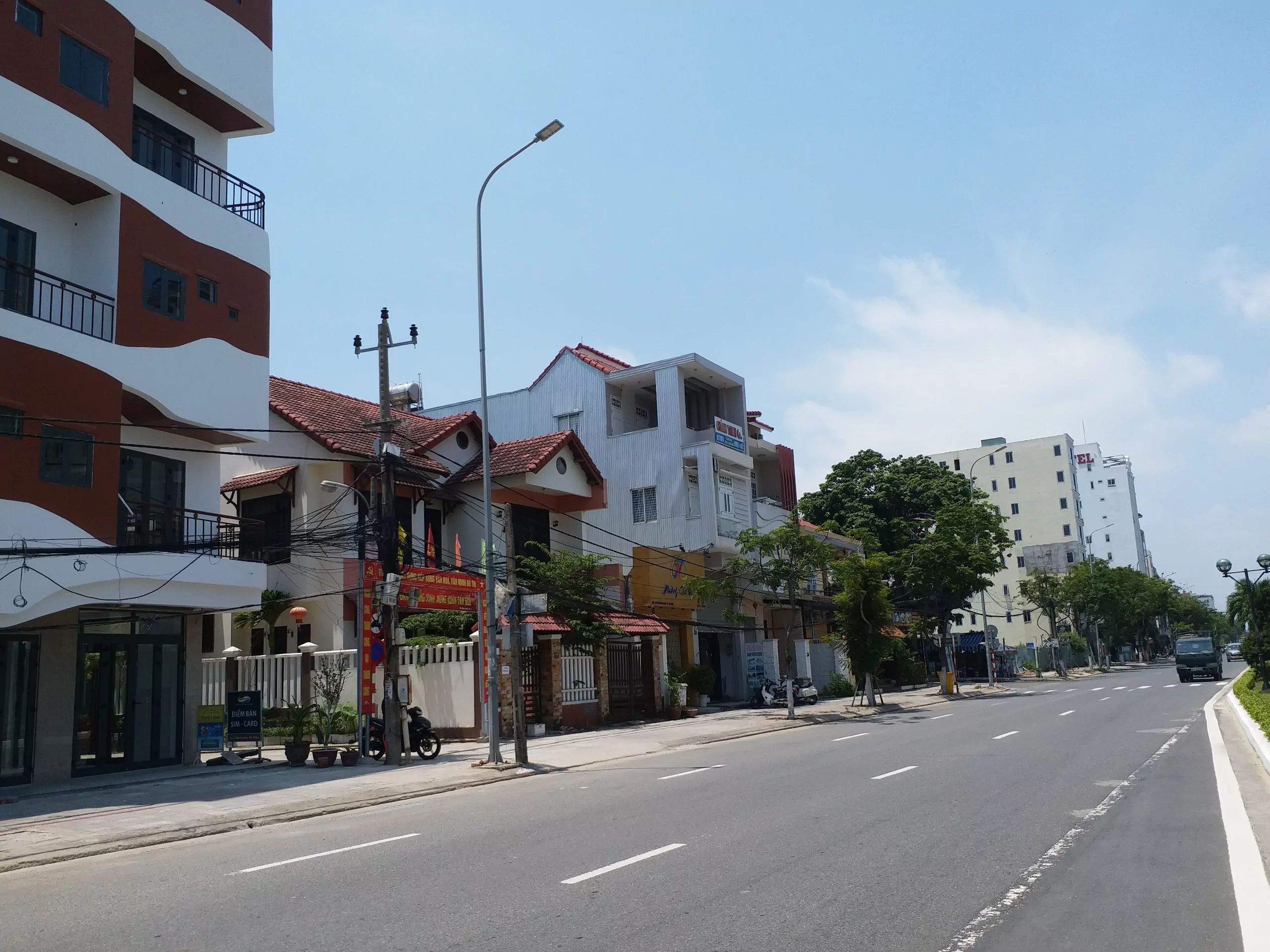 This fully furnished, 3 storey and 5 apartment home for sale is located in Ho Xuan Huong street, Khue My