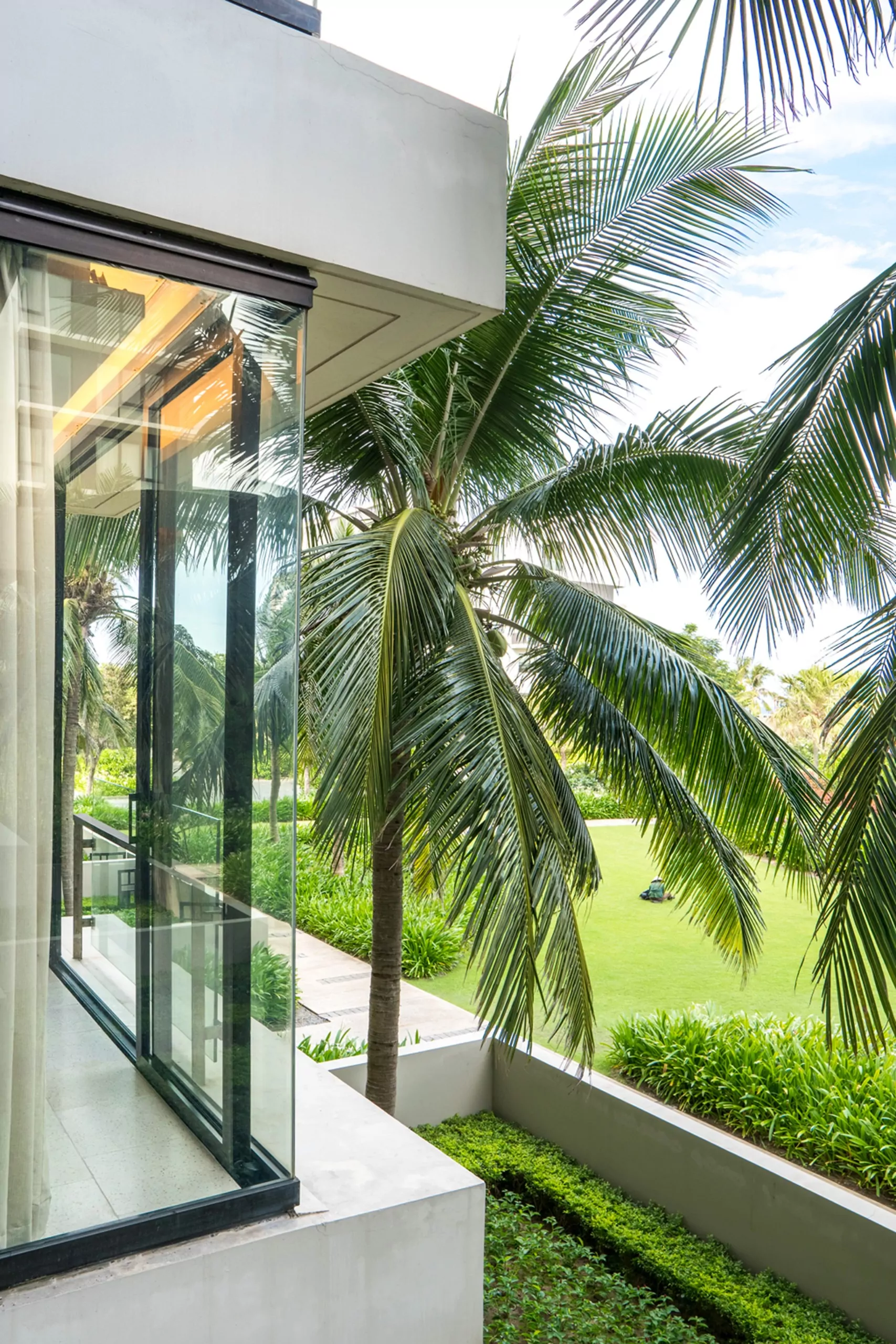 2 BEDROOM LUXURY APARTMENT FOR SALE IN HYATT REGENCY DA NANG