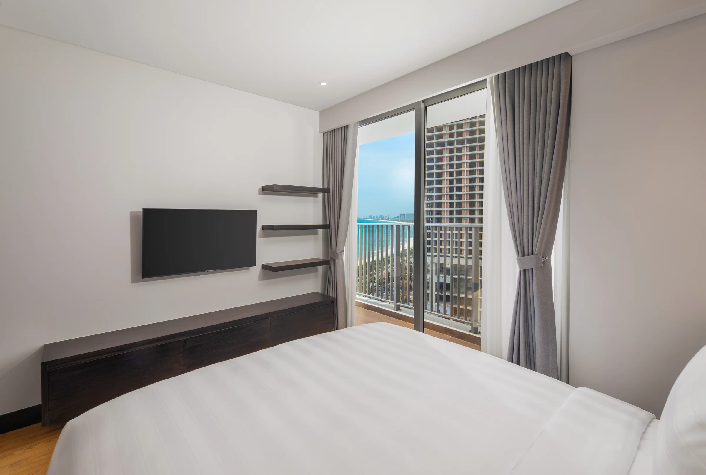 Wyndham Soleil Da Nang | 1 Bedroom Beachfront Apartment with Partial Sea View for Rent