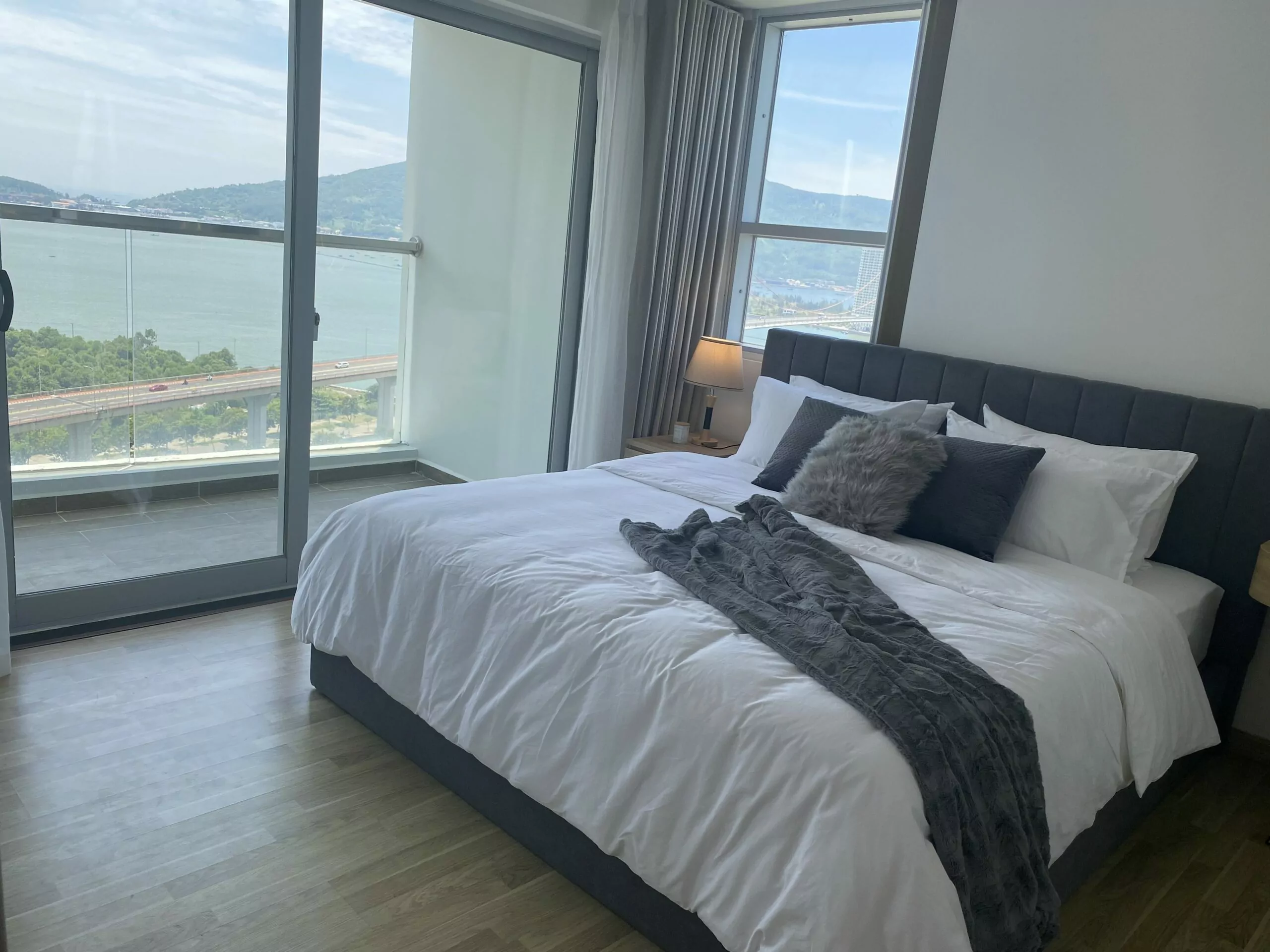 Discover the perfect blend of comfort and luxury with this stunning 2-bedroom apartment for rent in Blooming Da Nang. Boasting