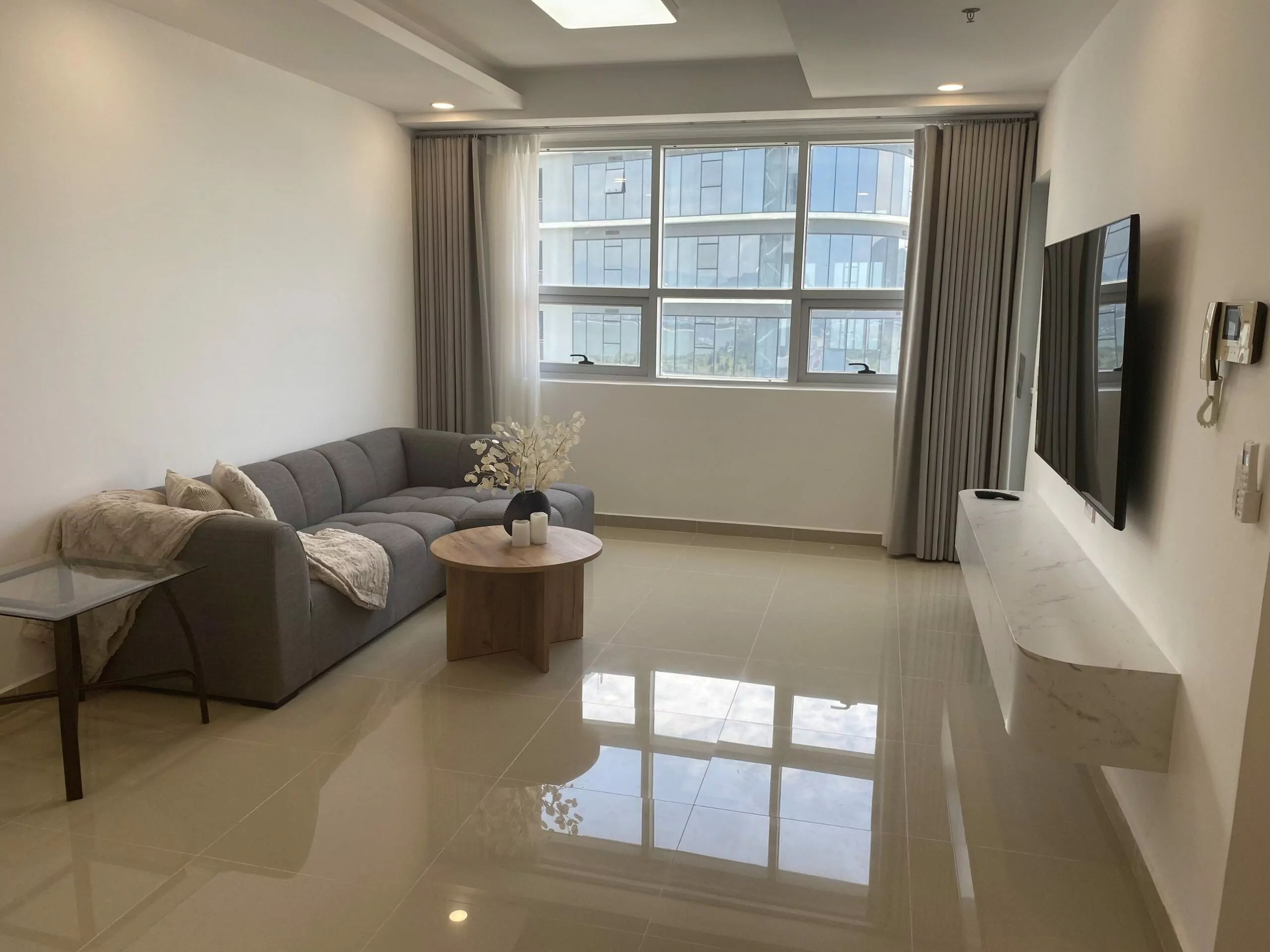 Discover the perfect blend of comfort and luxury with this stunning 2-bedroom apartment for rent in Blooming Da Nang. Boasting