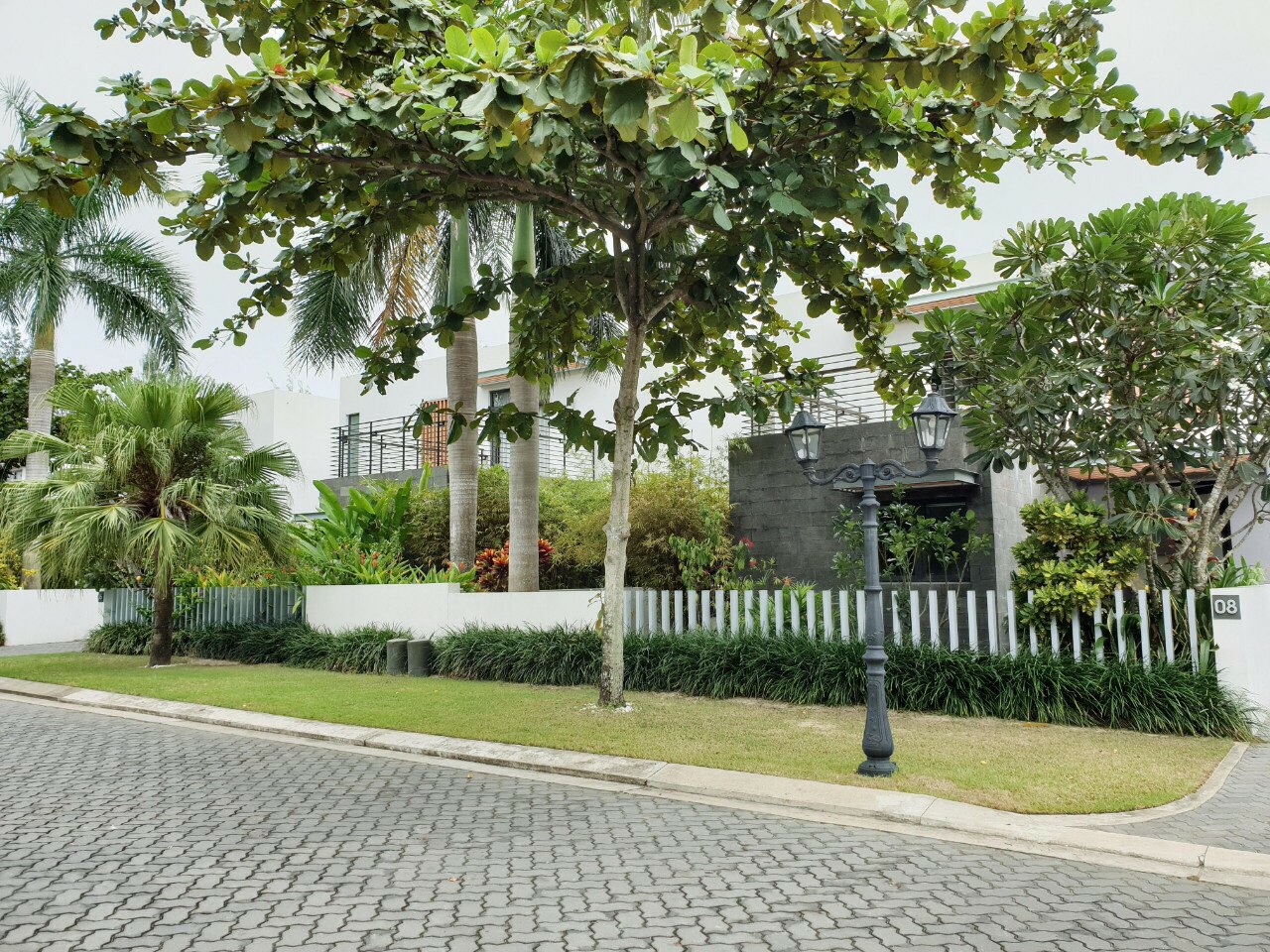 3-BEDROOM VILLA FOR RENT IN MONTGOMERIE LINKS DA NANG