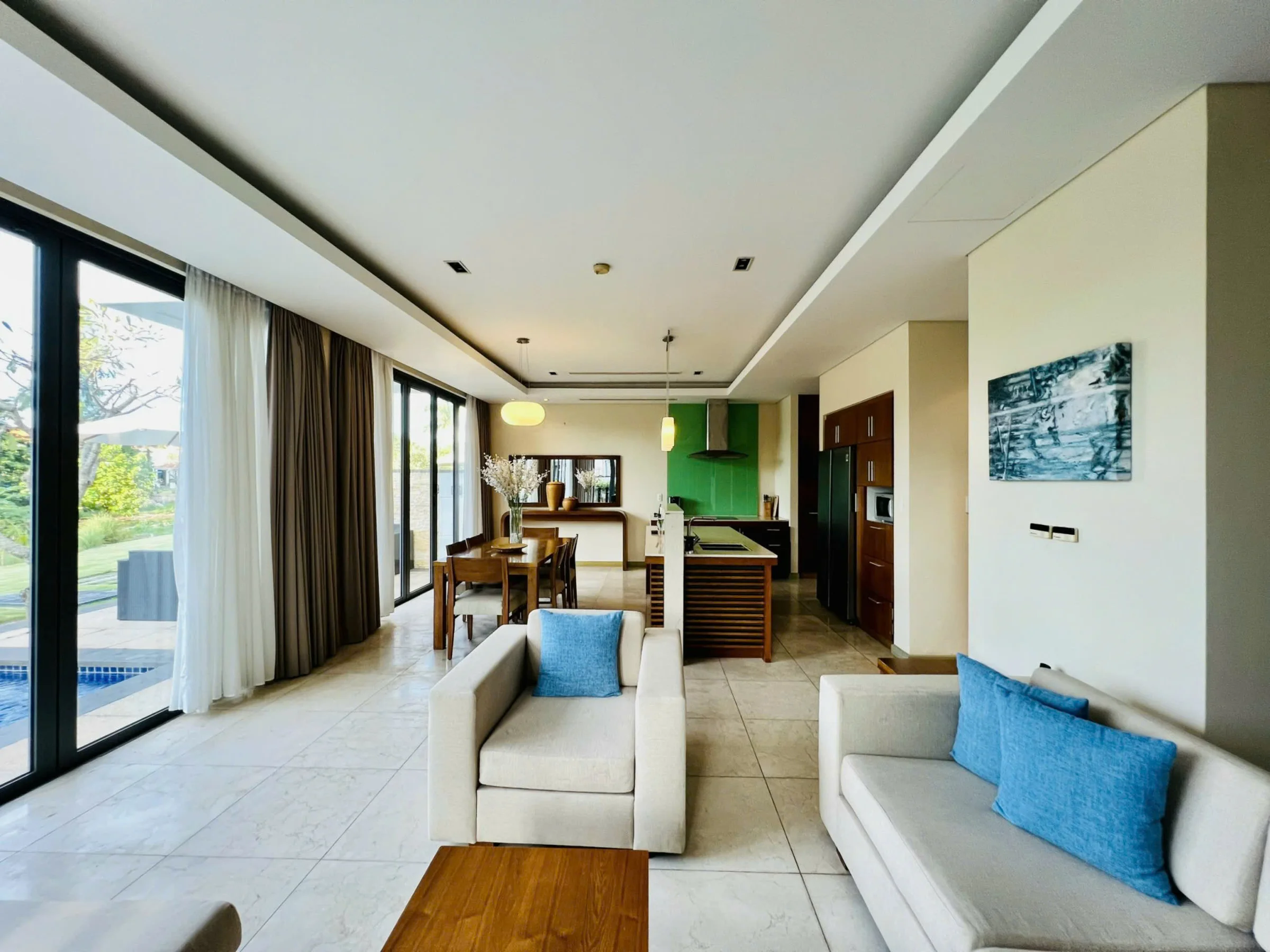 4 BEDROOM VILLA FOR SALE IN THE OCEAN VILLAS DANANG Embark on an extraordinary living experience with this captivating villa