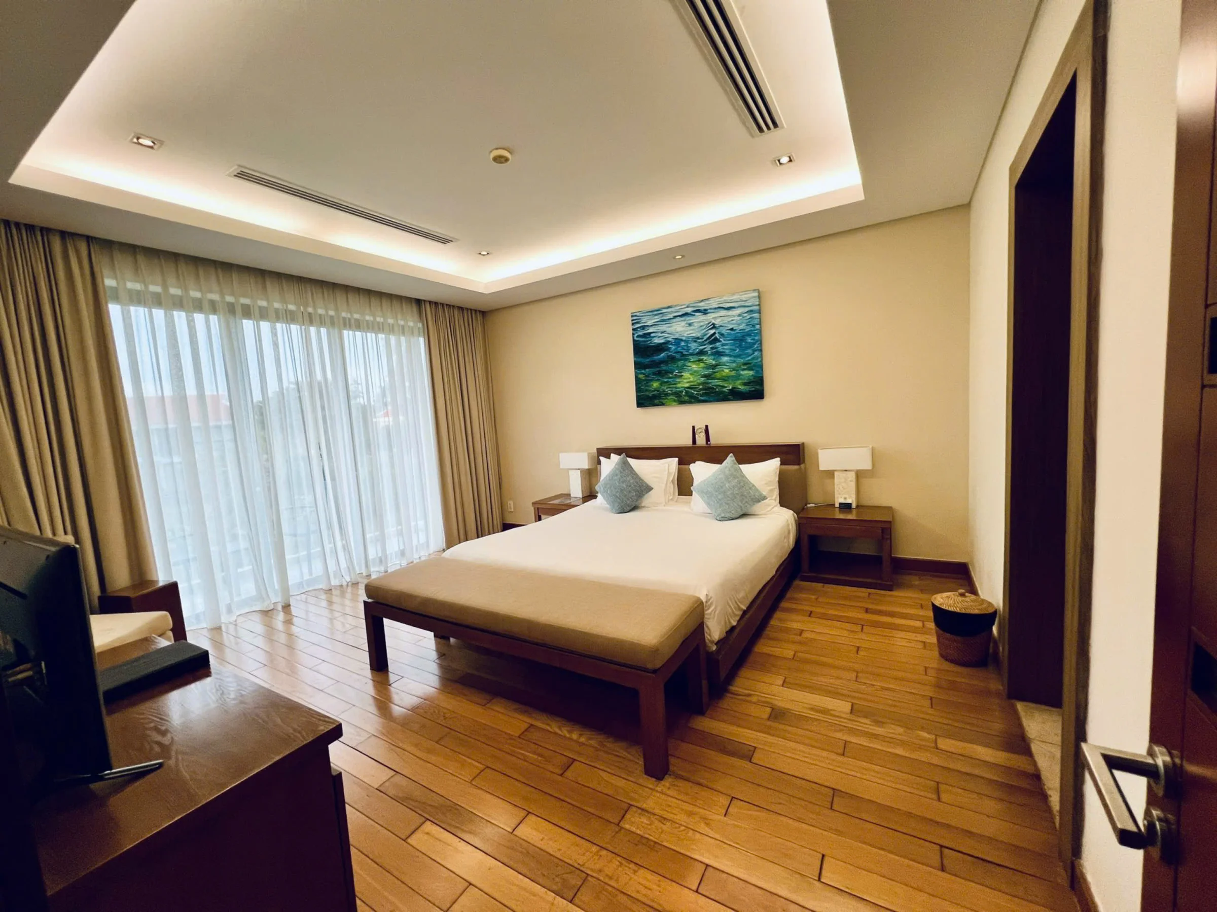 4 BEDROOM VILLA FOR SALE IN THE OCEAN VILLAS DANANG Embark on an extraordinary living experience with this captivating villa