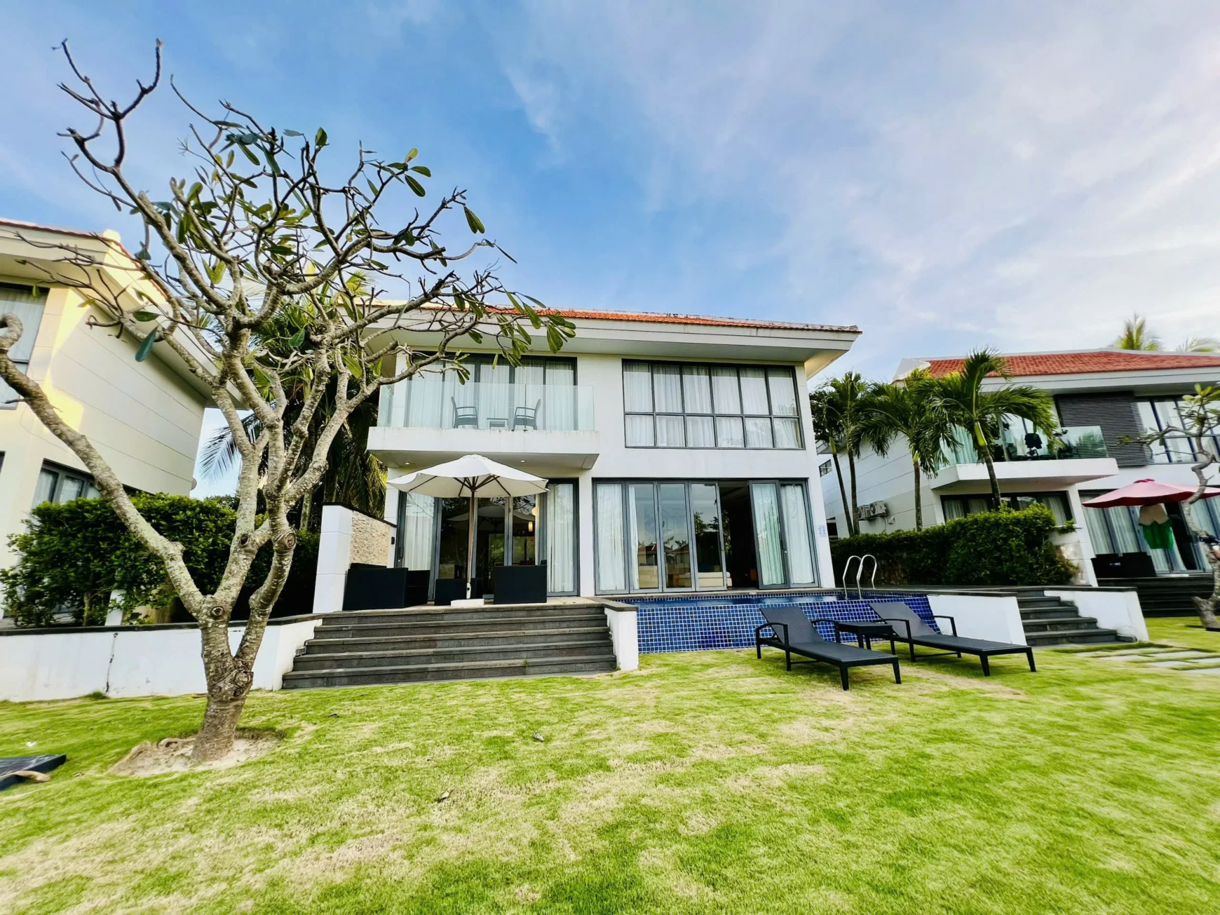 4 BEDROOM VILLA FOR SALE IN THE OCEAN VILLAS DANANG Embark on an extraordinary living experience with this captivating villa