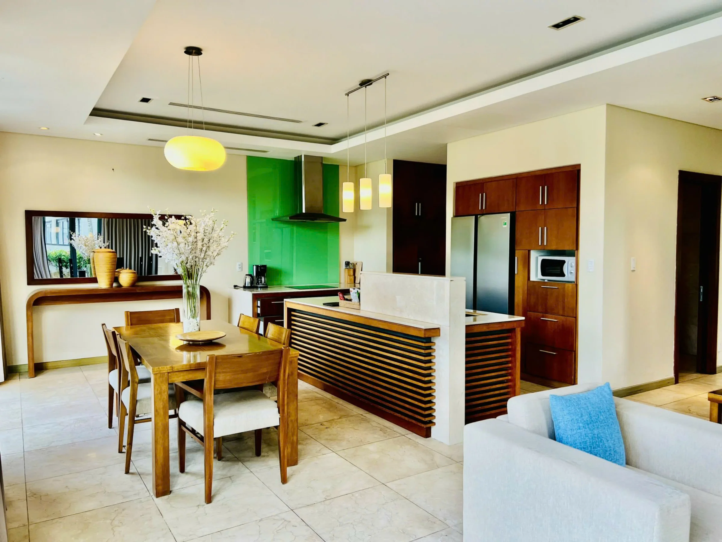 4 BEDROOM VILLA FOR SALE IN THE OCEAN VILLAS DANANG Embark on an extraordinary living experience with this captivating villa