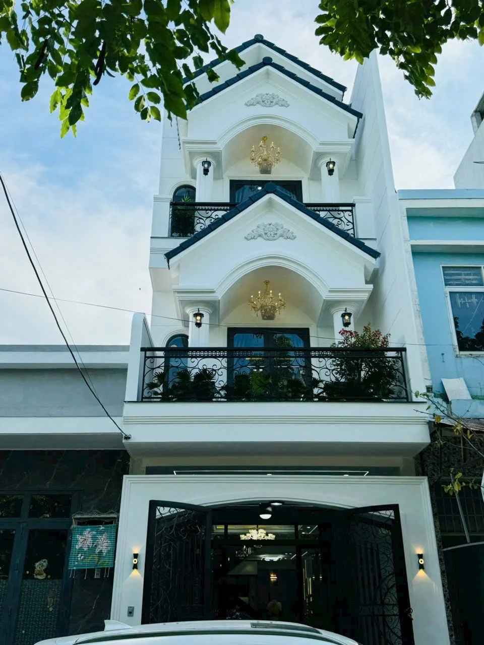 beautiful 3-storey house is an excellent choice for families, expats, or professionals working in Da Nang. Le Thiet Street.