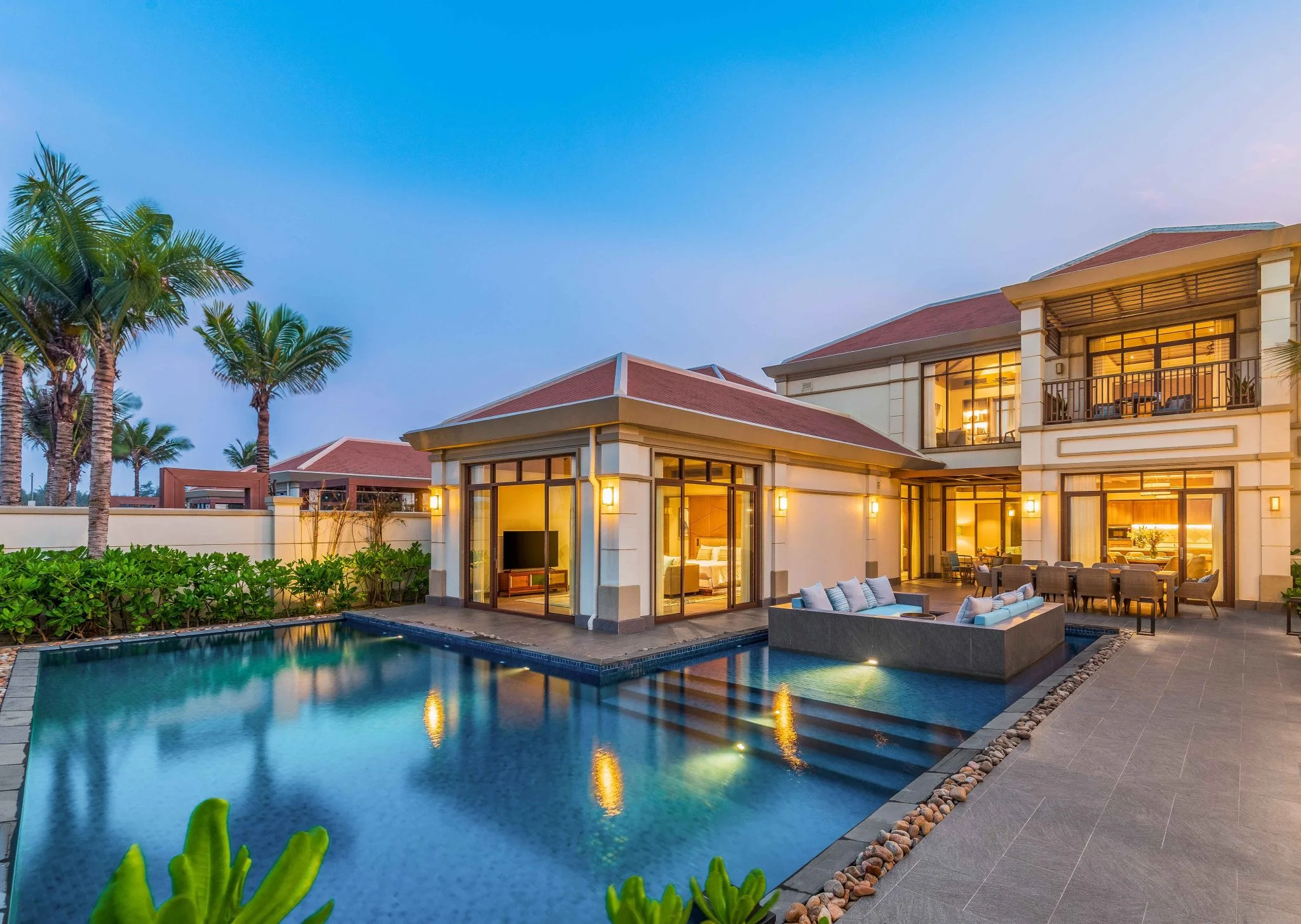 Five Bedroom Beachfront Pool Fusion Villa